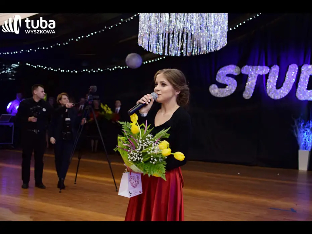 Baśniowy bal studniówkowy maturzystów Zespołu Szkół nr 3 w Wyszkowie (video)