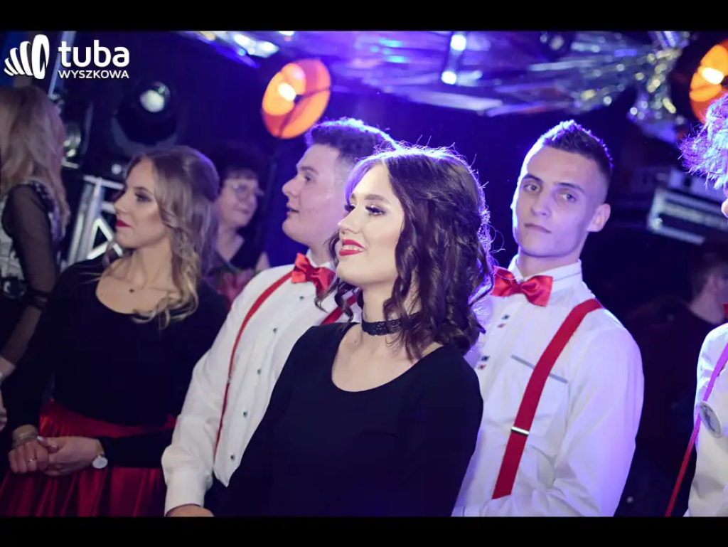 Baśniowy bal studniówkowy maturzystów Zespołu Szkół nr 3 w Wyszkowie (video)