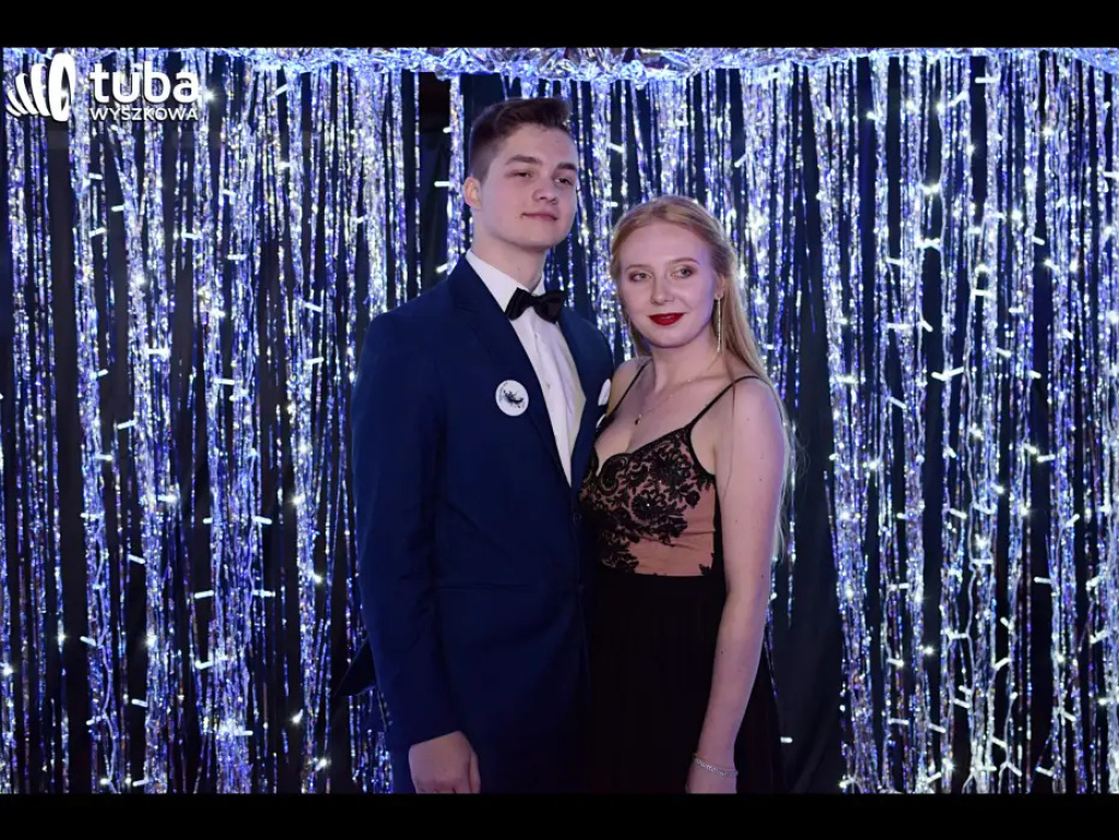 Baśniowy bal studniówkowy maturzystów Zespołu Szkół nr 3 w Wyszkowie (video)