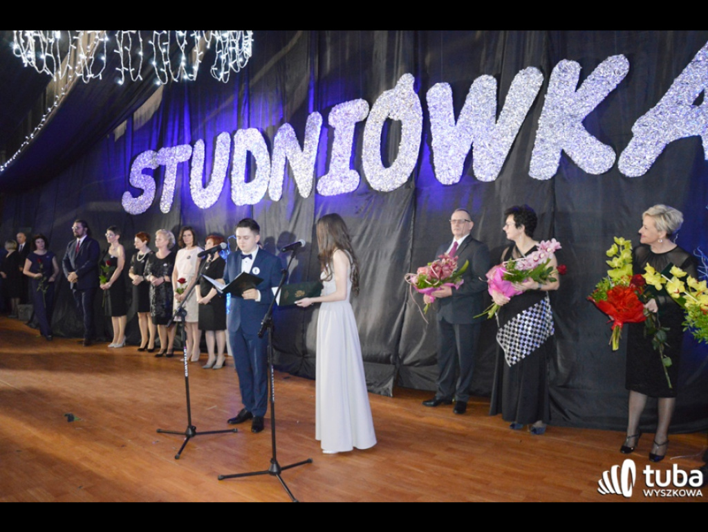 Baśniowy bal studniówkowy maturzystów Zespołu Szkół nr 3 w Wyszkowie (video)