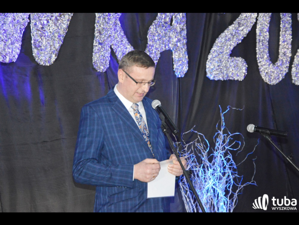 Baśniowy bal studniówkowy maturzystów Zespołu Szkół nr 3 w Wyszkowie (video)