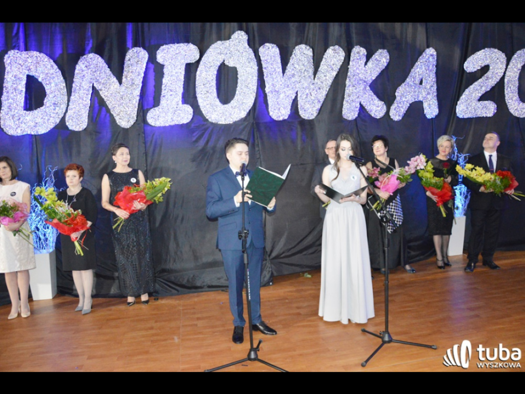Baśniowy bal studniówkowy maturzystów Zespołu Szkół nr 3 w Wyszkowie (video)