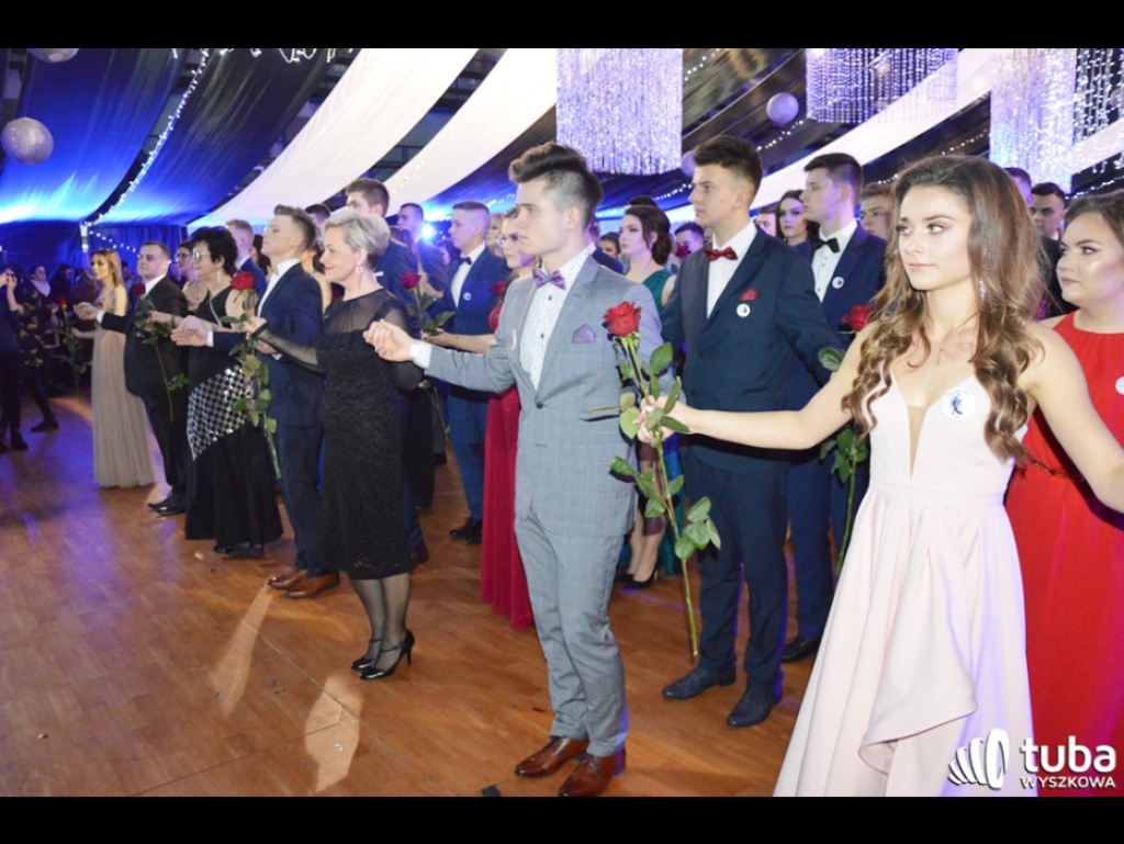 Baśniowy bal studniówkowy maturzystów Zespołu Szkół nr 3 w Wyszkowie (video)