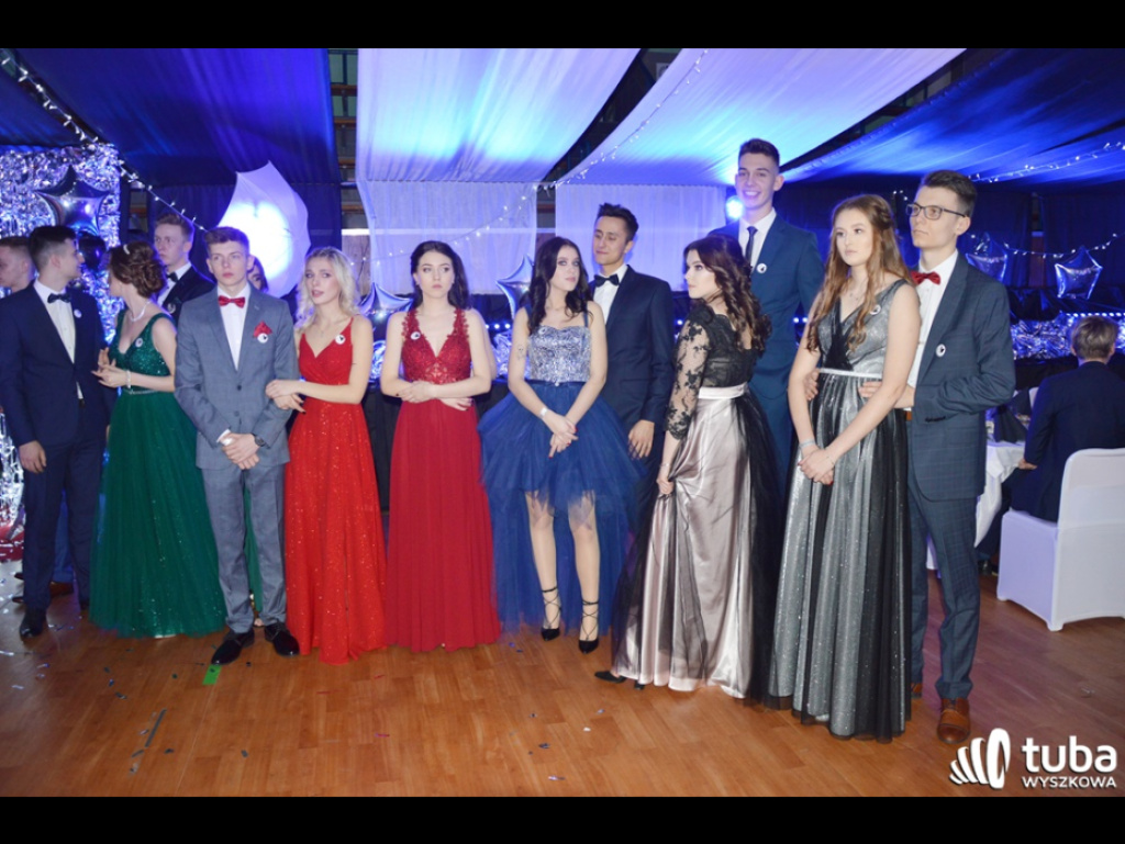 Baśniowy bal studniówkowy maturzystów Zespołu Szkół nr 3 w Wyszkowie (video)