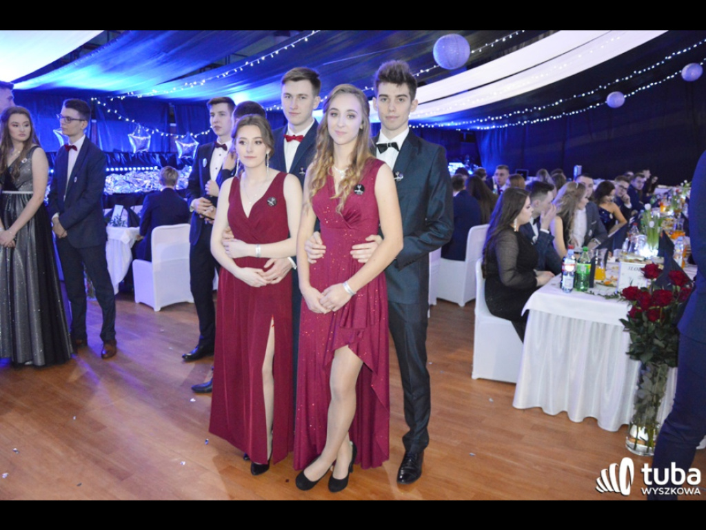 Baśniowy bal studniówkowy maturzystów Zespołu Szkół nr 3 w Wyszkowie (video)