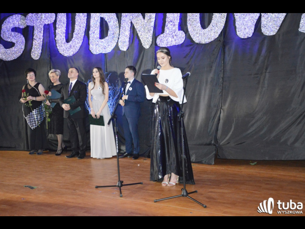 Baśniowy bal studniówkowy maturzystów Zespołu Szkół nr 3 w Wyszkowie (video)