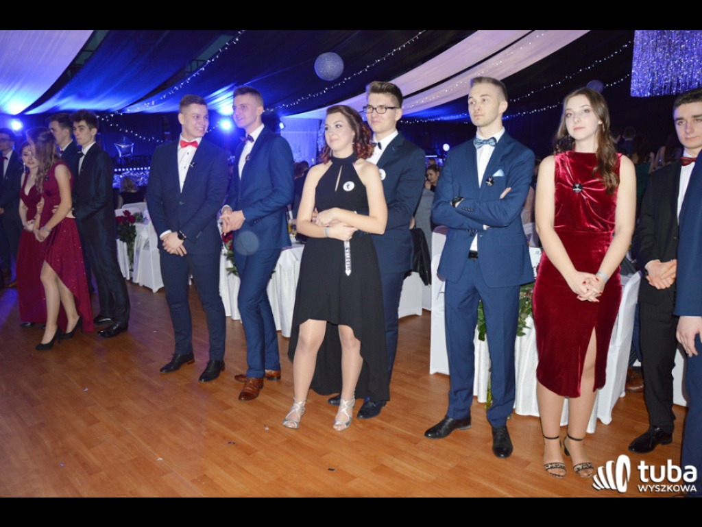 Baśniowy bal studniówkowy maturzystów Zespołu Szkół nr 3 w Wyszkowie (video)