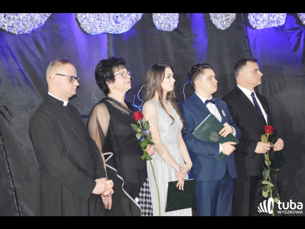Baśniowy bal studniówkowy maturzystów Zespołu Szkół nr 3 w Wyszkowie (video)