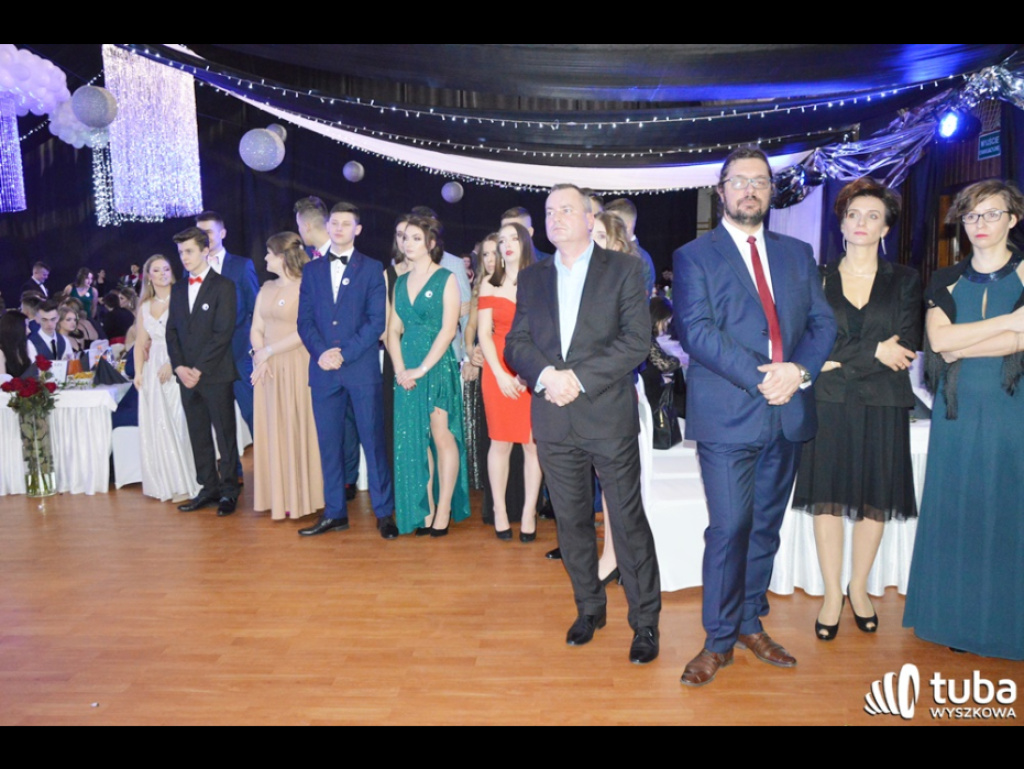 Baśniowy bal studniówkowy maturzystów Zespołu Szkół nr 3 w Wyszkowie (video)