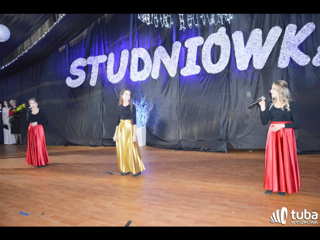 Baśniowy bal studniówkowy maturzystów Zespołu Szkół nr 3 w Wyszkowie (video)