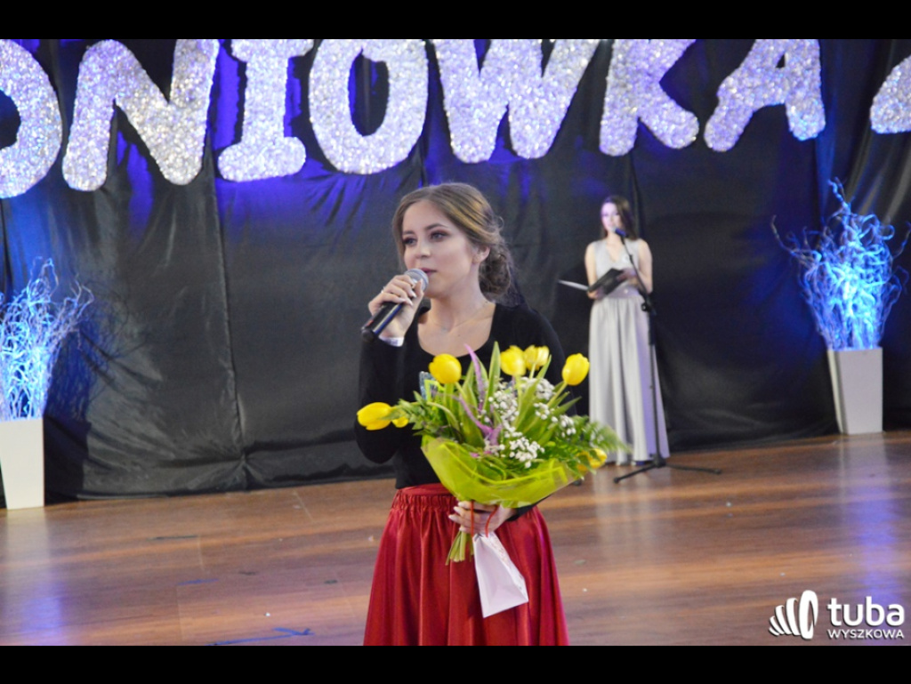 Baśniowy bal studniówkowy maturzystów Zespołu Szkół nr 3 w Wyszkowie (video)