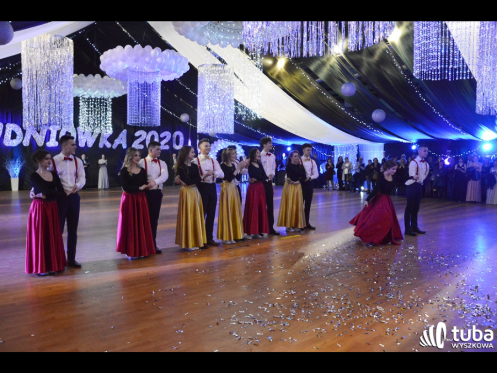 Baśniowy bal studniówkowy maturzystów Zespołu Szkół nr 3 w Wyszkowie (video)