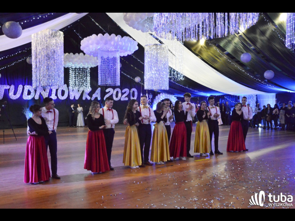 Baśniowy bal studniówkowy maturzystów Zespołu Szkół nr 3 w Wyszkowie (video)