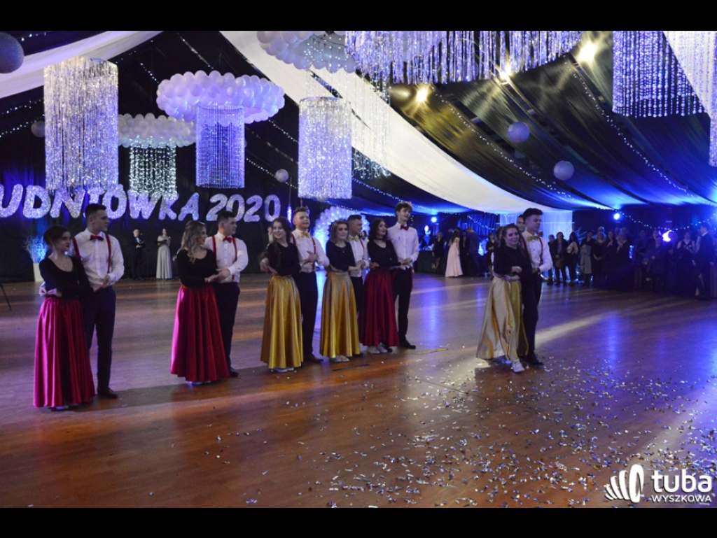 Baśniowy bal studniówkowy maturzystów Zespołu Szkół nr 3 w Wyszkowie (video)