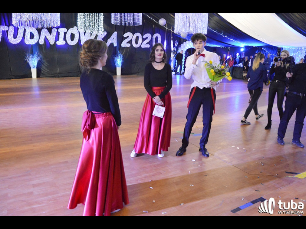 Baśniowy bal studniówkowy maturzystów Zespołu Szkół nr 3 w Wyszkowie (video)