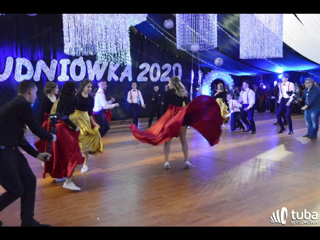 Baśniowy bal studniówkowy maturzystów Zespołu Szkół nr 3 w Wyszkowie (video)