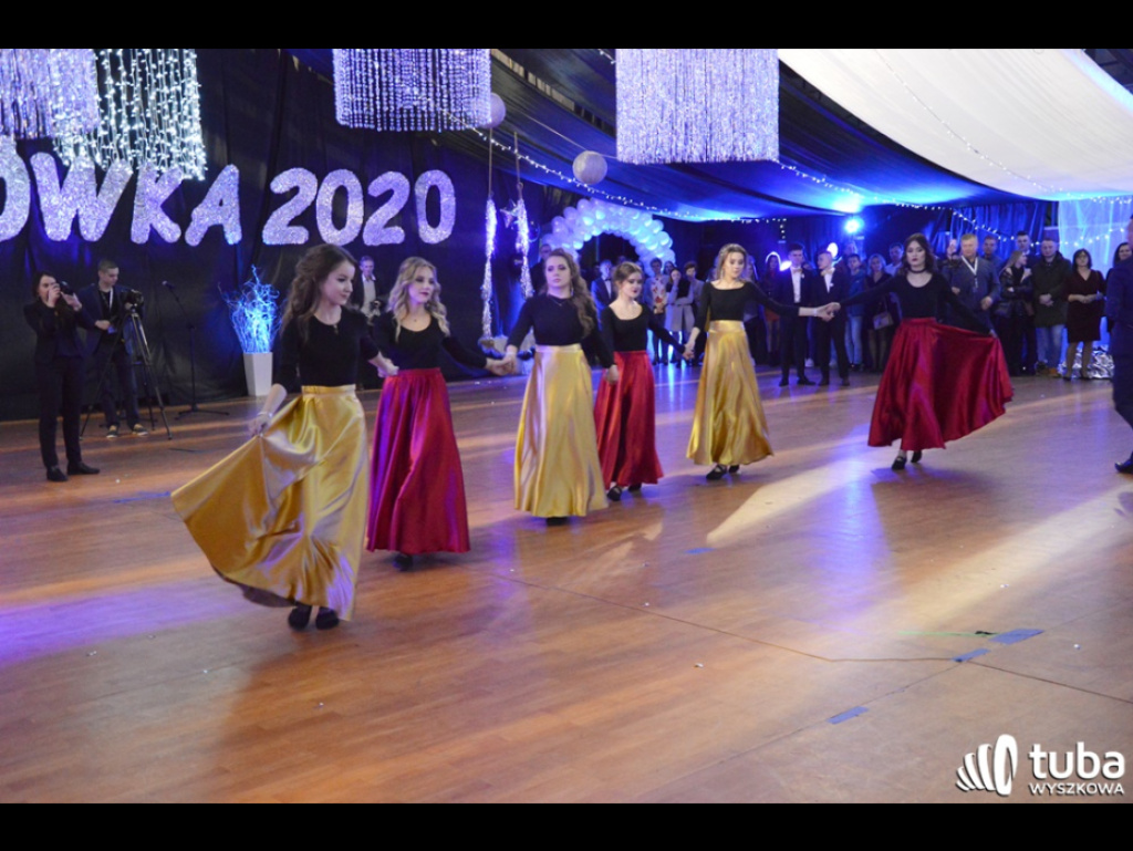 Baśniowy bal studniówkowy maturzystów Zespołu Szkół nr 3 w Wyszkowie (video)