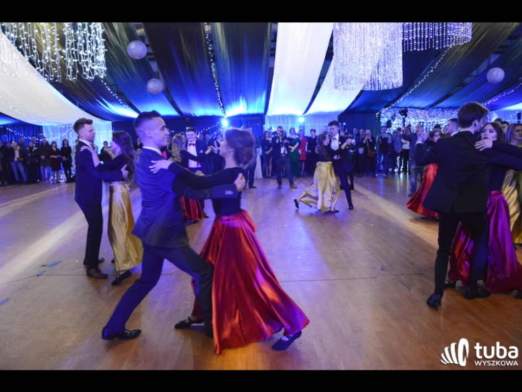 Baśniowy bal studniówkowy maturzystów Zespołu Szkół nr 3 w Wyszkowie (video)