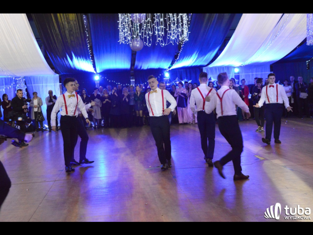 Baśniowy bal studniówkowy maturzystów Zespołu Szkół nr 3 w Wyszkowie (video)