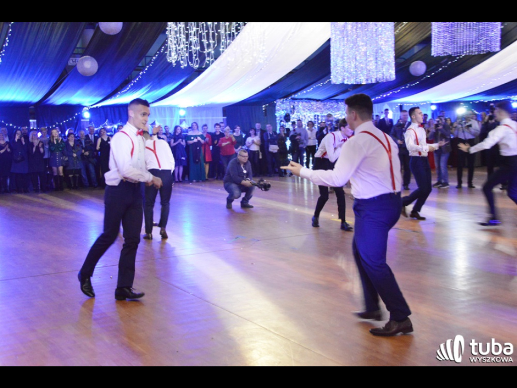 Baśniowy bal studniówkowy maturzystów Zespołu Szkół nr 3 w Wyszkowie (video)