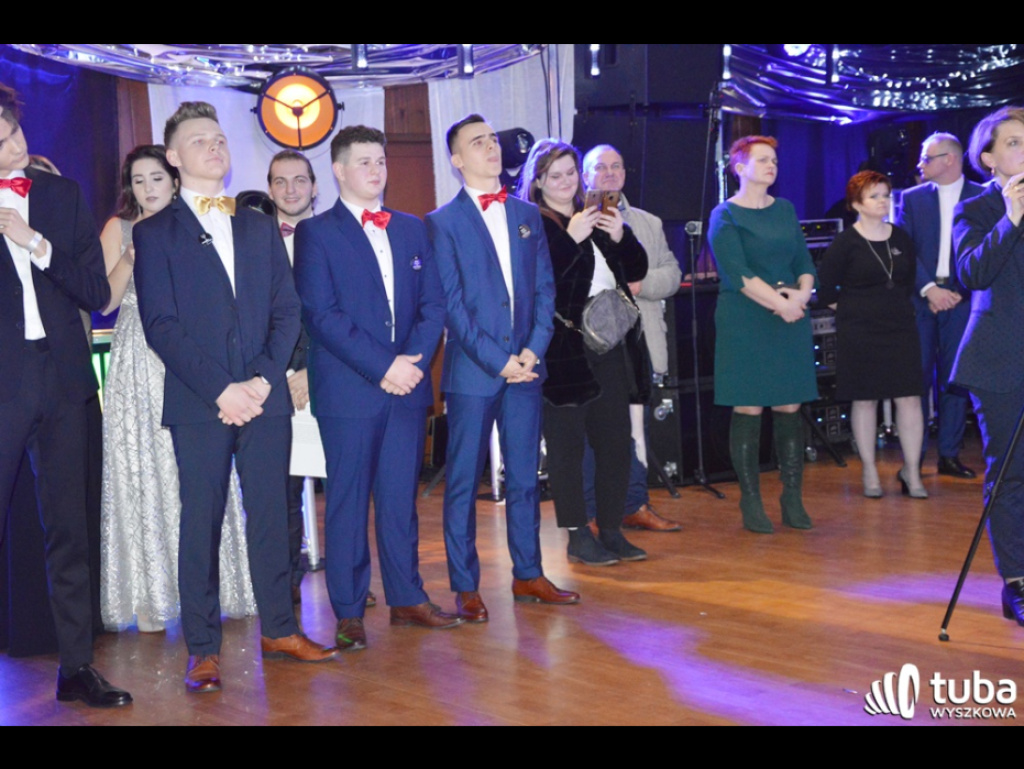Baśniowy bal studniówkowy maturzystów Zespołu Szkół nr 3 w Wyszkowie (video)