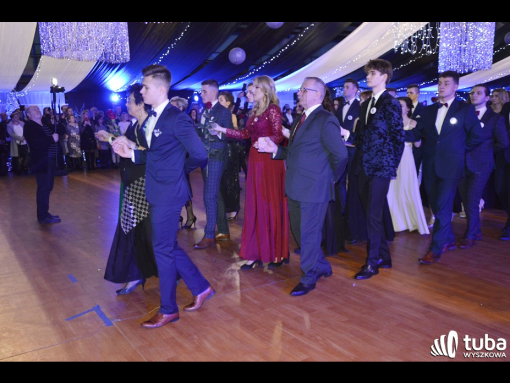 Baśniowy bal studniówkowy maturzystów Zespołu Szkół nr 3 w Wyszkowie (video)