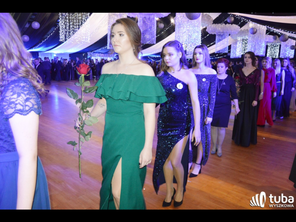 Baśniowy bal studniówkowy maturzystów Zespołu Szkół nr 3 w Wyszkowie (video)