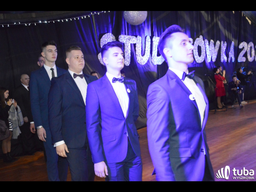 Baśniowy bal studniówkowy maturzystów Zespołu Szkół nr 3 w Wyszkowie (video)