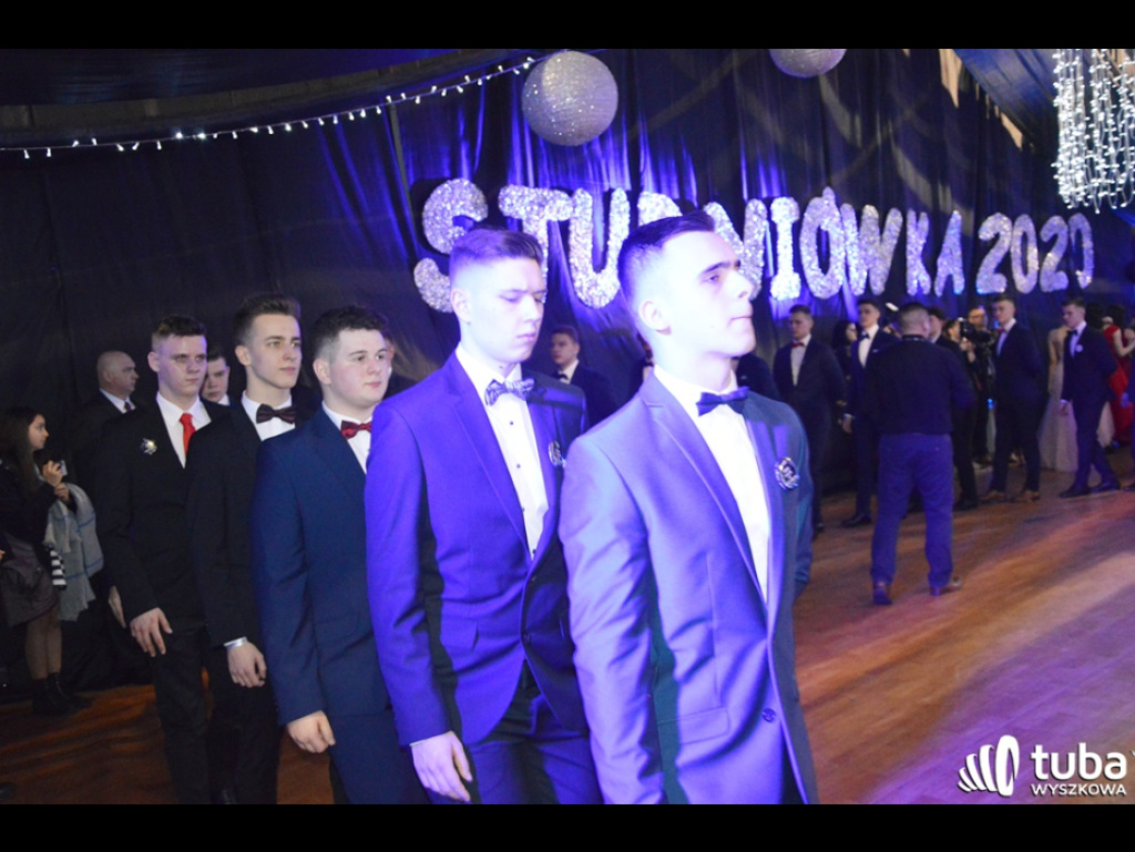 Baśniowy bal studniówkowy maturzystów Zespołu Szkół nr 3 w Wyszkowie (video)