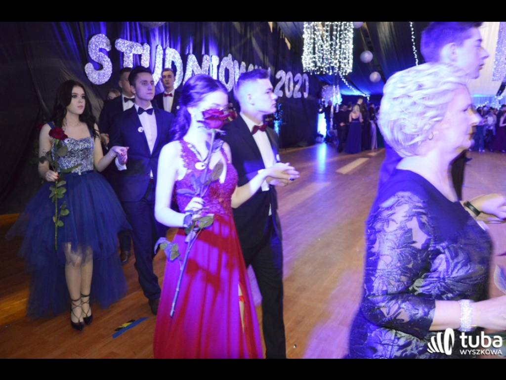 Baśniowy bal studniówkowy maturzystów Zespołu Szkół nr 3 w Wyszkowie (video)