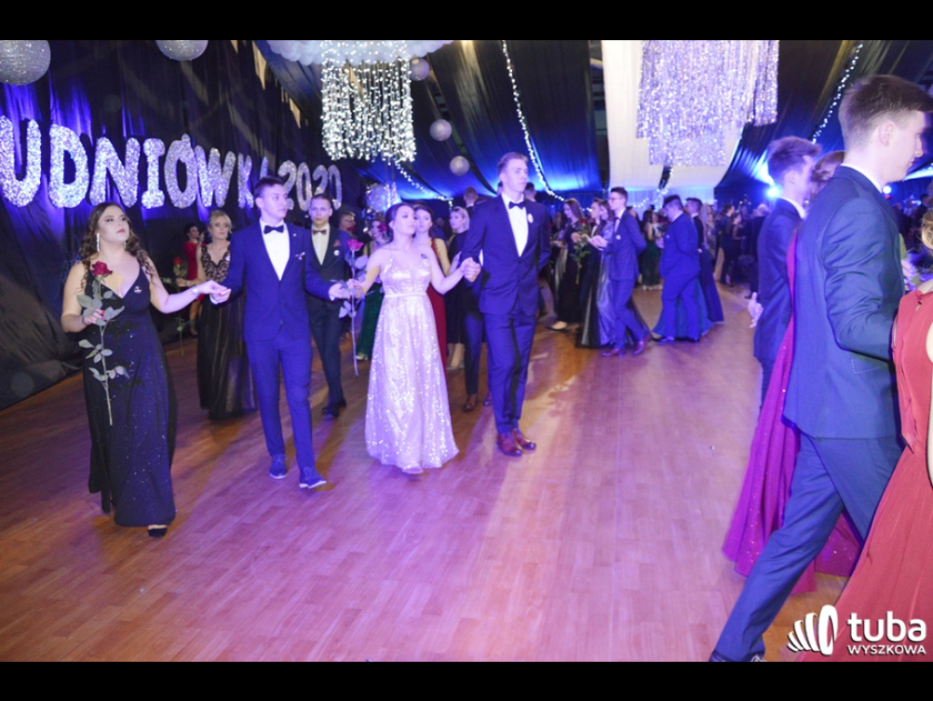 Baśniowy bal studniówkowy maturzystów Zespołu Szkół nr 3 w Wyszkowie (video)