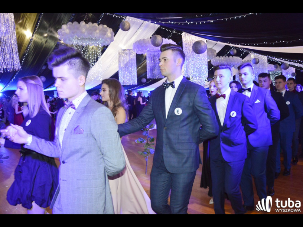 Baśniowy bal studniówkowy maturzystów Zespołu Szkół nr 3 w Wyszkowie (video)