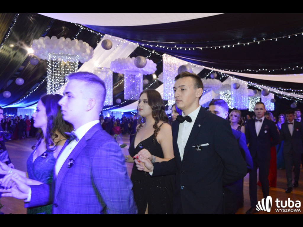 Baśniowy bal studniówkowy maturzystów Zespołu Szkół nr 3 w Wyszkowie (video)