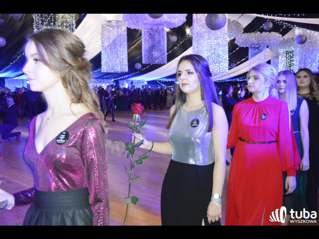 Baśniowy bal studniówkowy maturzystów Zespołu Szkół nr 3 w Wyszkowie (video)