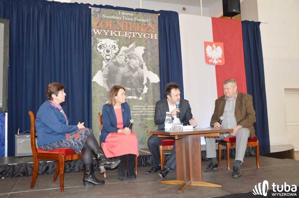Młodzież z powiatu wyszkowskiego oddała hołd Żołnierzom Wyklętym