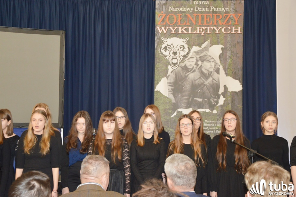 Młodzież z powiatu wyszkowskiego oddała hołd Żołnierzom Wyklętym