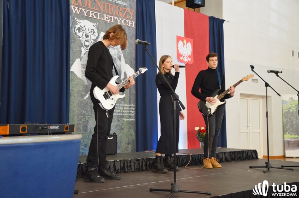 Młodzież z powiatu wyszkowskiego oddała hołd Żołnierzom Wyklętym