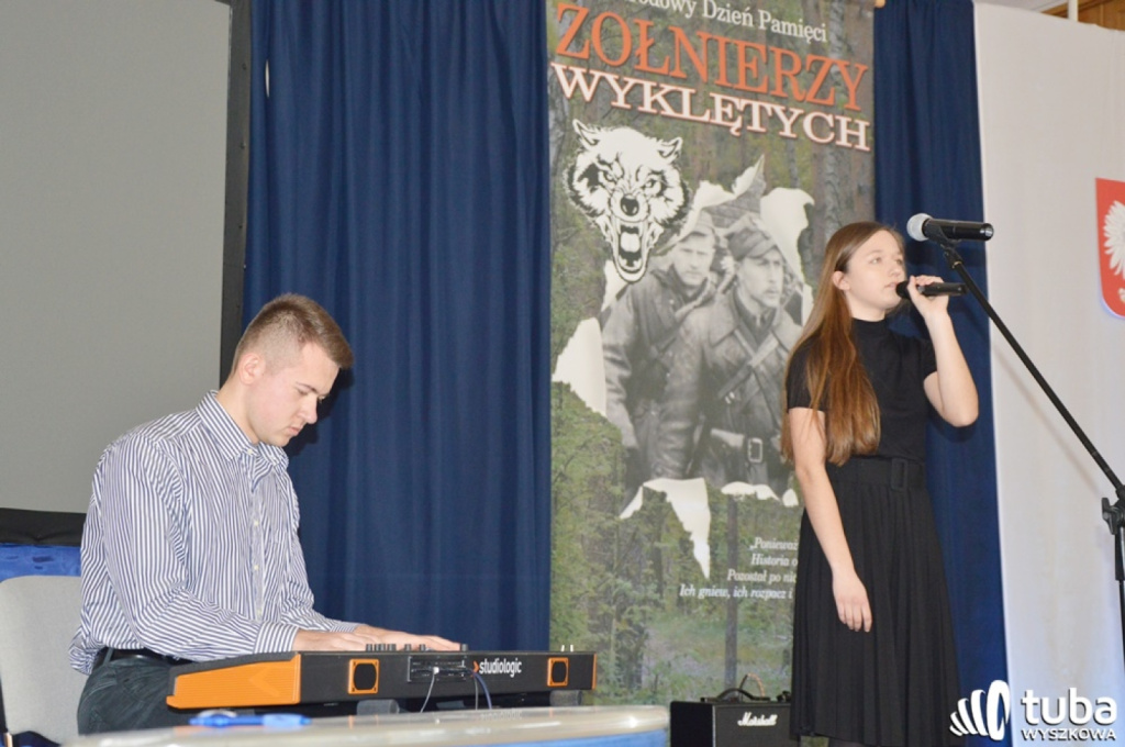 Młodzież z powiatu wyszkowskiego oddała hołd Żołnierzom Wyklętym