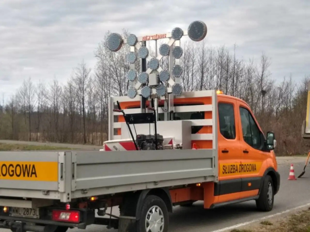 30 ton śmieci wyrzucone na drogę (AKTUALIZACJA)