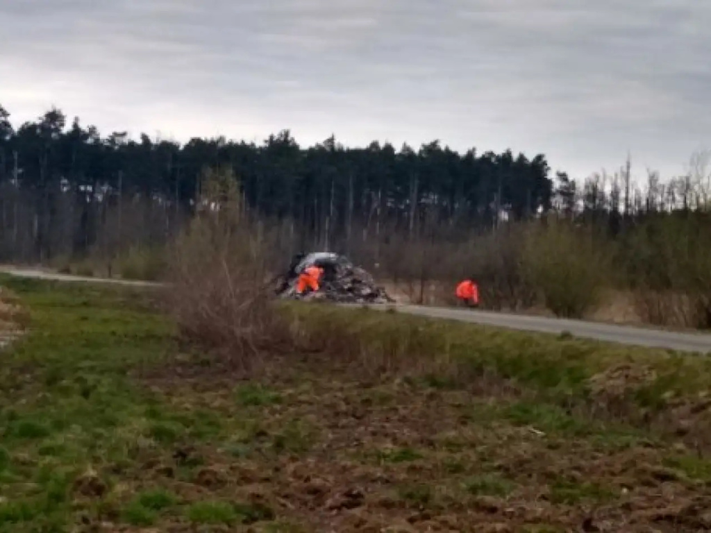 30 ton śmieci wyrzucone na drogę (AKTUALIZACJA)