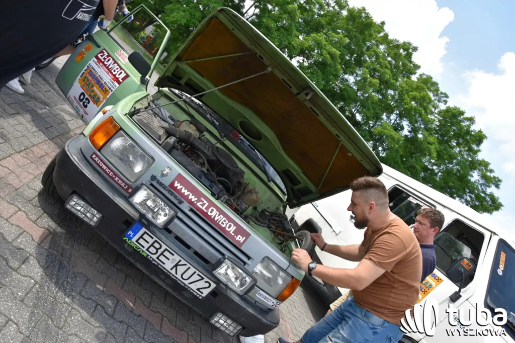 „STAY IN the CAR”. Wyszkowskie (i nie tylko) Złombole wyruszyły w trasę