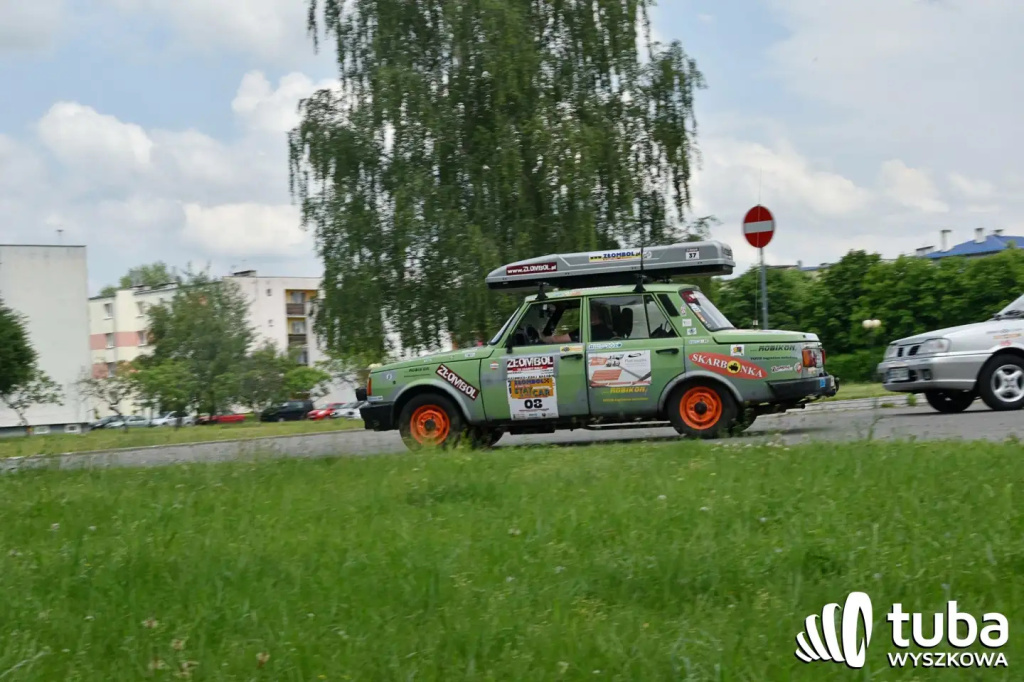 „STAY IN the CAR”. Wyszkowskie (i nie tylko) Złombole wyruszyły w trasę