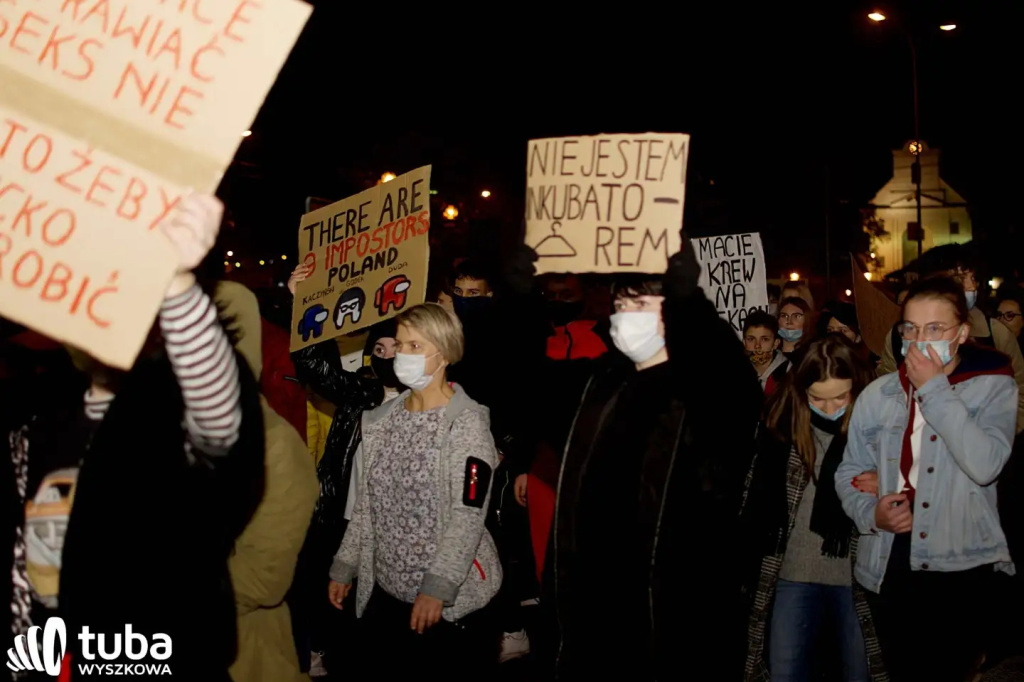 „Demokracja jest kobietą”. Tłumy znów maszerowały ulicami Wyszkowa