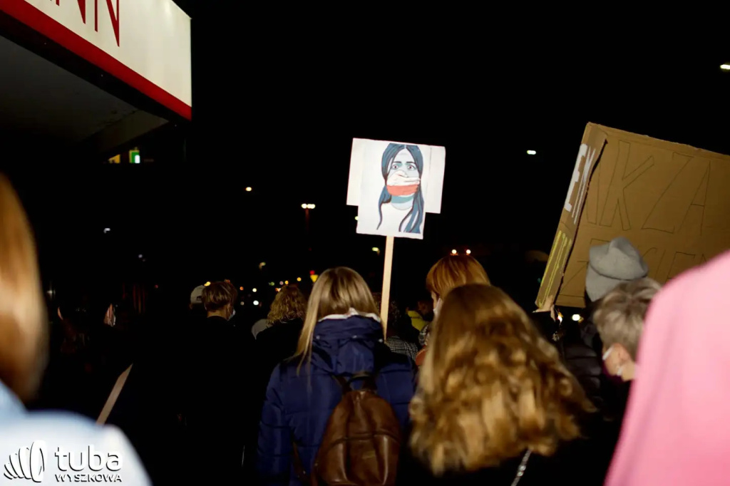 „Demokracja jest kobietą”. Tłumy znów maszerowały ulicami Wyszkowa