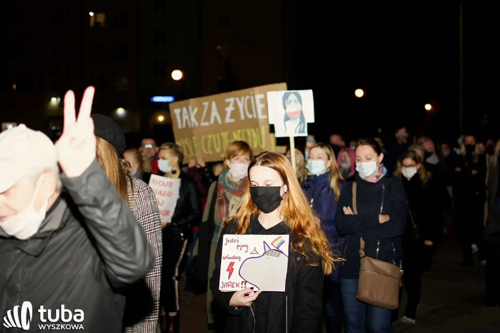 „Demokracja jest kobietą”. Tłumy znów maszerowały ulicami Wyszkowa