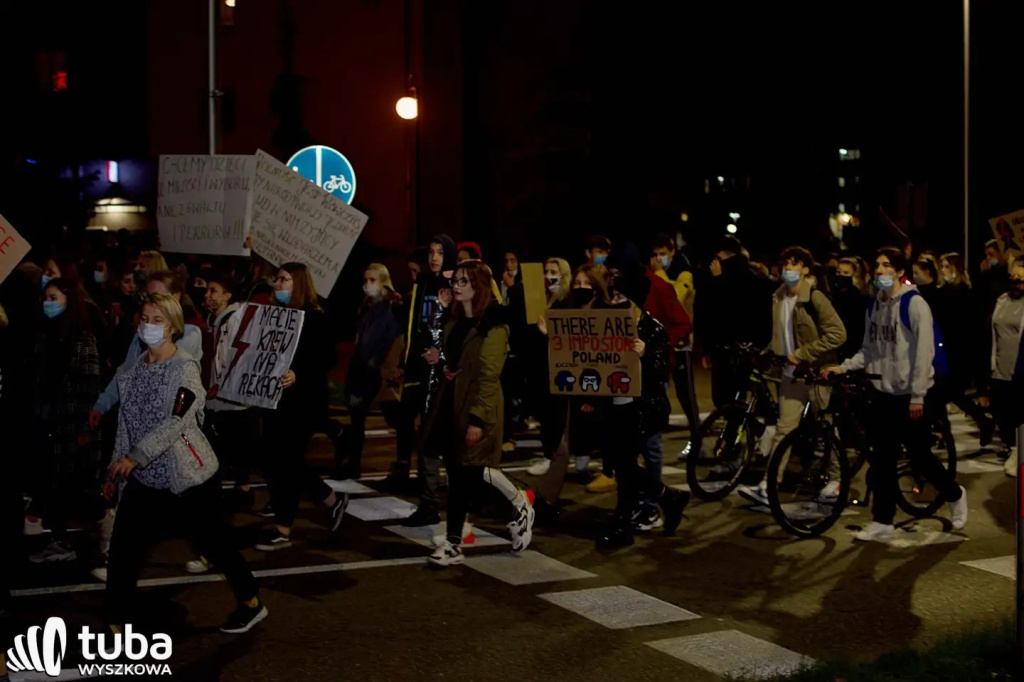 „Demokracja jest kobietą”. Tłumy znów maszerowały ulicami Wyszkowa