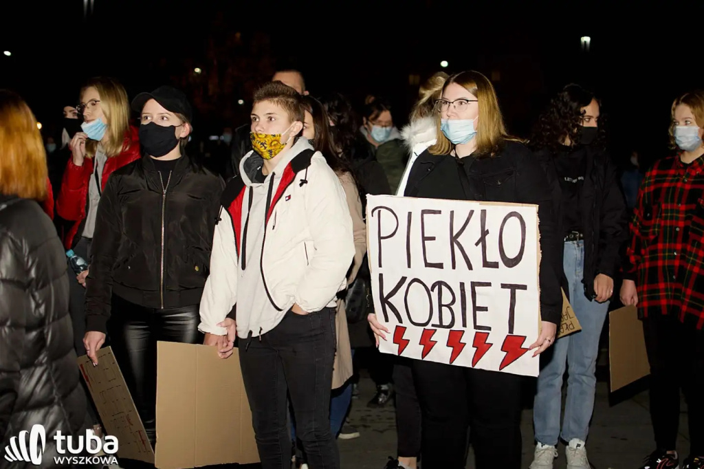 „Demokracja jest kobietą”. Tłumy znów maszerowały ulicami Wyszkowa