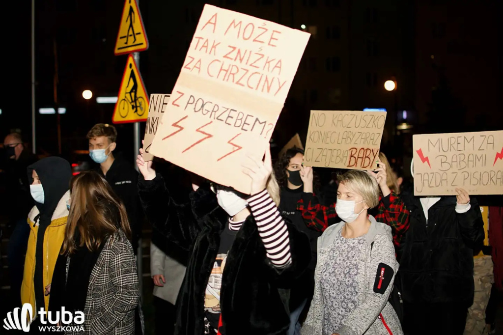 „Demokracja jest kobietą”. Tłumy znów maszerowały ulicami Wyszkowa