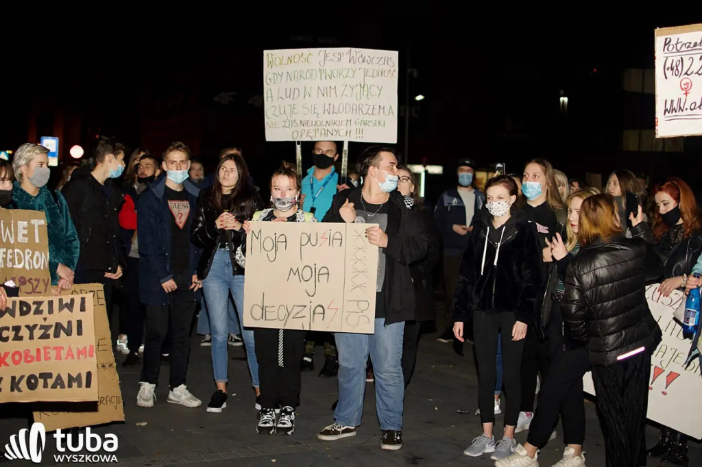„Demokracja jest kobietą”. Tłumy znów maszerowały ulicami Wyszkowa