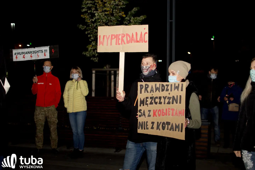„Demokracja jest kobietą”. Tłumy znów maszerowały ulicami Wyszkowa